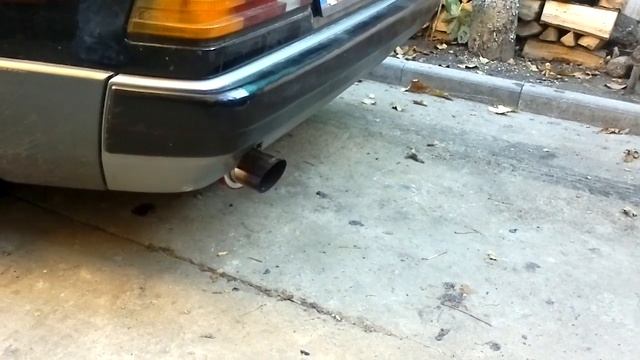 Mercedes 190 W201 Exhaust sound & flames смотреть онлайн