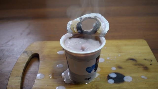 EXPERIMENT Glowing 1000 Degree METAL BALL VS Santal (Fruit Drink) смотреть онлайн