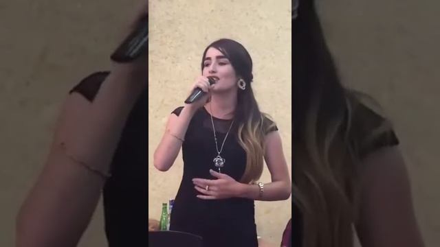 учительница музыки поет на двух языках смотреть онлайн