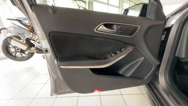 MERCEDES-BENZ GLA 200 (CDI) d 7G-DCT AMG Line смотреть онлайн