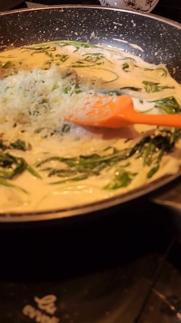 SATISFYING HEALTHY CREAMY SPINACH SAUCE with CHEESE🙂 смотреть онлайн