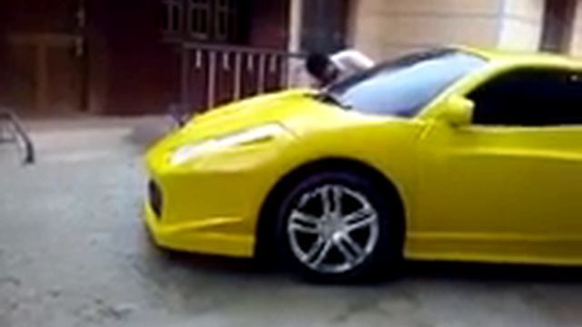 Решил помыть свою новую Ferrari смотреть онлайн
