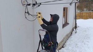 Подключение к СИП под напряжением⚡Как использовать прокалывающий зажим? #electrician #электрика