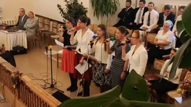 Снова жёлтой листвою смотреть онлайн