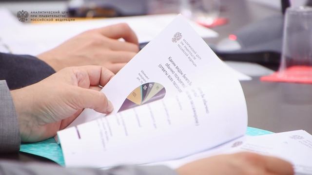 В первую очередь нужно улучшить условия проезда в пригородных электричках смотреть онлайн