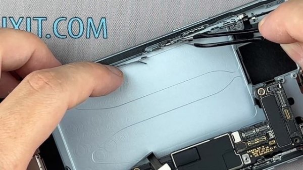 Замена кнопки включения на iPhone 15