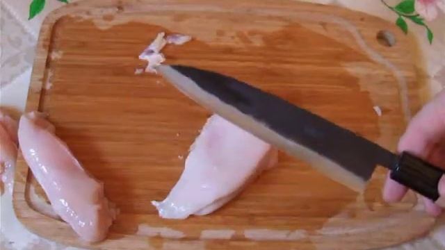Нарезка куриного филе японским ножом Moritaka Hamono. смотреть онлайн