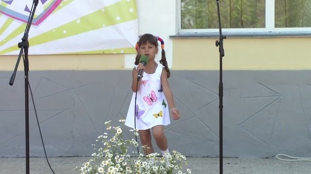 Катя Харжавина 4 года "Про Лошадь" смотреть онлайн