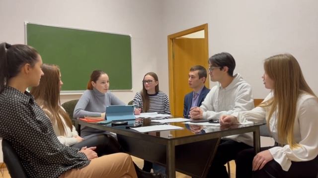 Видеолекция проекта "Школа "Просто о праве" на тему: "Что я должен знать о будущей жизни?". смотреть онлайн