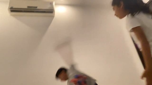 Poor vs rich vs giga rich room challenge смотреть онлайн