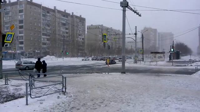 Ураган Челябинск 23.02.2021 16:30, это меня сдувает ветром. смотреть онлайн