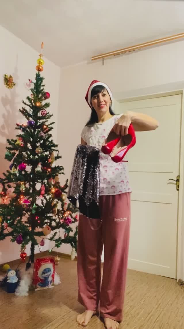 Новогодний 🎄 рилс , Как Вам ?! #танцорка #танцы #люблютанцевать #танцуйсомной #танцывкрыму смотреть онлайн