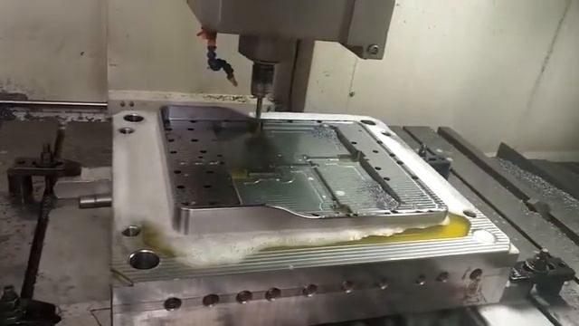 DDW mold in high speed milling Moldes de inyección de plástico en proceso de fresado de alta veloci смотреть онлайн
