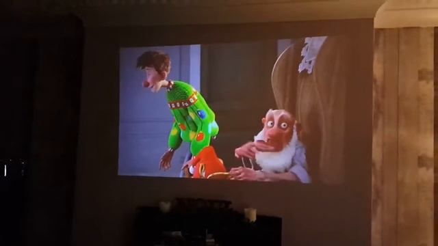 Trying out £65 Projector in Living room (from laptop to wall) смотреть онлайн