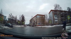 Урок вождения по городу.