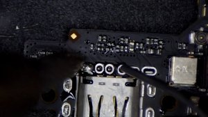 Пайка системного разъема телефона Realme под микроскопом