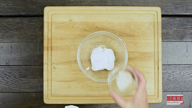 Lemon-Garlic Roast with Herbed Oregano-Horseradish Sauce смотреть онлайн