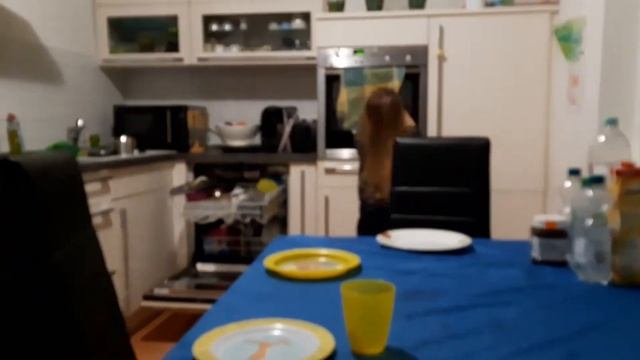 Sophia deckt den Tisch смотреть онлайн