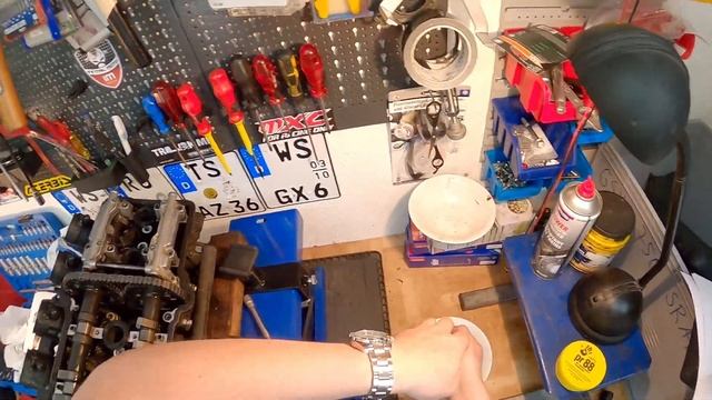 Kawasaki ZXR 750 H1 Cylinder Head Removal [Engine Rebuild Part 5] смотреть онлайн
