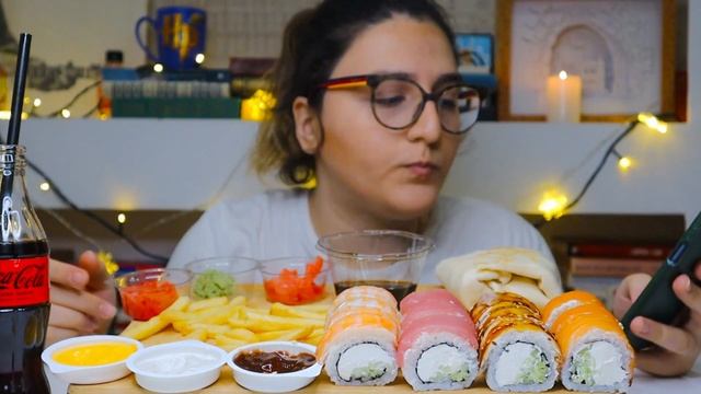 MUKBANG | БЛОГГЕРЫ или АКТРИСЫ | SUSHI/KFC | не ASMR #mukbang #asmr #rolls #sushi #мукбанг смотреть онлайн