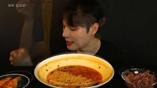 흑백요리사 안성재 셰프님의 통마늘라면 먹방! Garlic Ramen mukbang смотреть онлайн