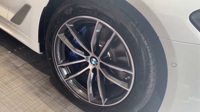 BMW 23년식 520i M Sport 5분요약!! - 23년식 5시리즈 달라진 점!! смотреть онлайн