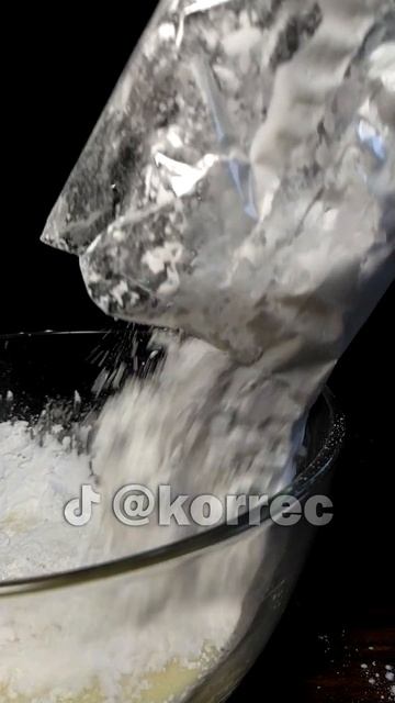 Не умеешь готовить? Сделай кексы из 2 ингредиентов #shorts смотреть онлайн