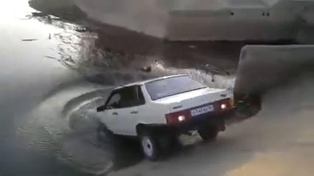 Показал мужикам свое водительское мастерство смотреть онлайн