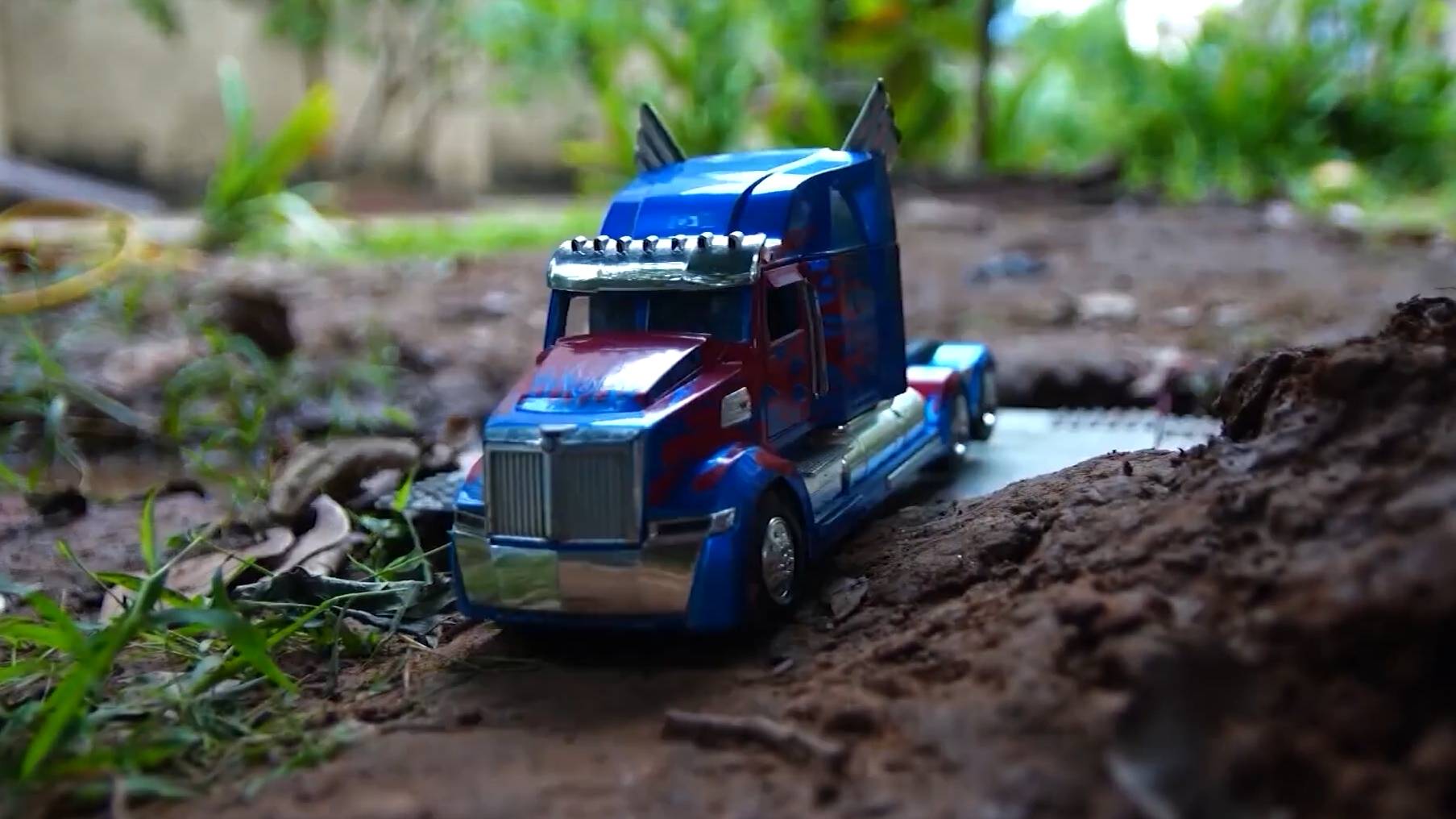 Играем с Лего Бамбли Оптимус Прайм Ратчет и Тоботы смотреть онлайн