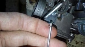 скутер захлебывается на больших оборотах,игла карбюратора