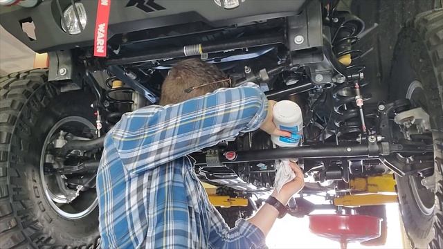 How to change the gear oil and install Jeep Performance Parts HD Diff Covers смотреть онлайн
