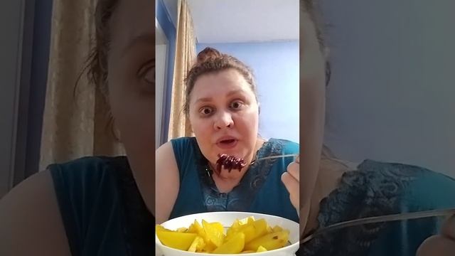 Салат из свеклы и чеснока) жаренная картошка на сливочном масле/ вкусное молоко/ снова о кошке🐈🐈⬛🐱 смотреть онлайн