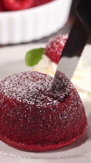 Red Velvet Lava Cake for Valentine's Day! #shorts смотреть онлайн