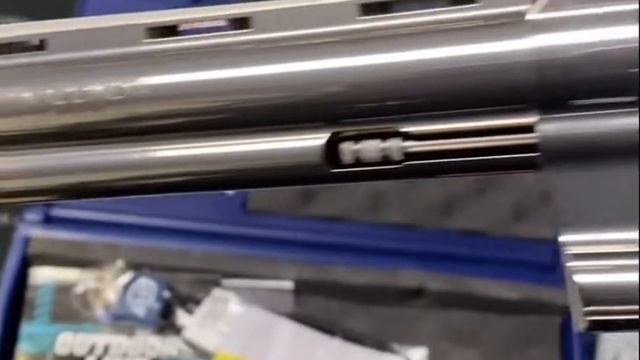 Colt Anaconda 44 Magnum Revolver with 8 Inch Barrel and Stainless Steel Finish смотреть онлайн