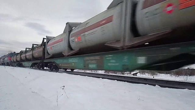 "Малый" Гибрид тепловоз 2ТЭ116 - 357 с небольшим грузовым поездом и приветливой бригадой. смотреть онлайн