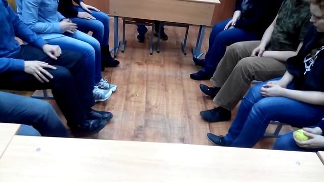 Тренируем на натянутой скакалке принцип одновременной работы с газом и сцеплением смотреть онлайн