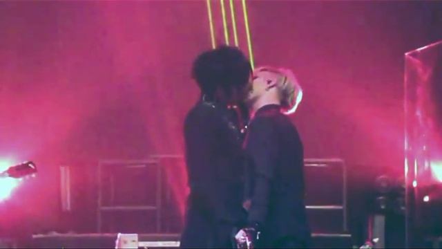 Adam Lambert & Tommy Joe Ratliff version 1. Satisfaction смотреть онлайн