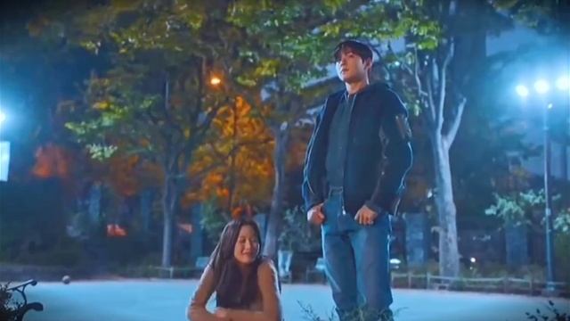 🥰😘Самый популярный парень в школе слепо влюбился в простушку☺😍 смотреть онлайн