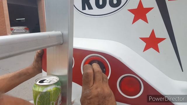 Замена ламп в задних фонарях бампера автодома ОранджКемп. смотреть онлайн