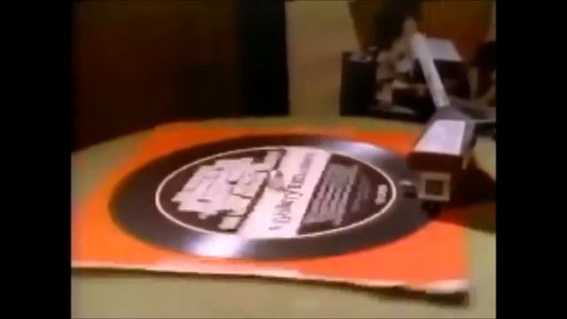 Steve Barber detects something very important on the Dictabel смотреть онлайн