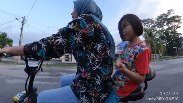Riding Harley Scooter in my neighborhood with Insta360 One X смотреть онлайн