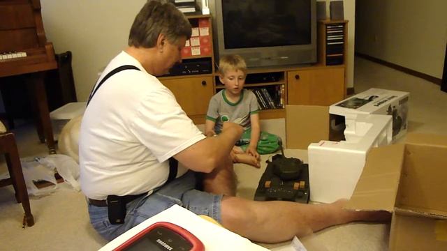 2010 05 17 KAUNYSFAM - Joab opening his birthday remote control tank смотреть онлайн