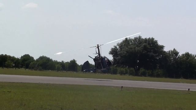 RAF 2000 Gyroplane - High Flare Landing смотреть онлайн