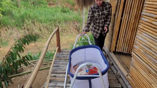 16 year old single mother:What will happen when the owner of the bamboo house appears?Stay or leave смотреть онлайн