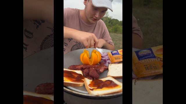 Походные хот-доги! Делюсь любим рецептом #хотдог #вкусно #шортс #ваняшарит # смотреть онлайн