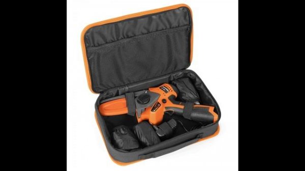 Обрезка сада при помощи минипилы MANCRAFT