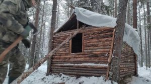 Строю убежище в тайге - Закрыл фронтон крыши