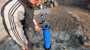 Первый запуск глубинной скважины. Установка скважинного оголовка.