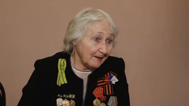 В эти дни вся страна вспоминает о снятии блокады Ленинграда смотреть онлайн