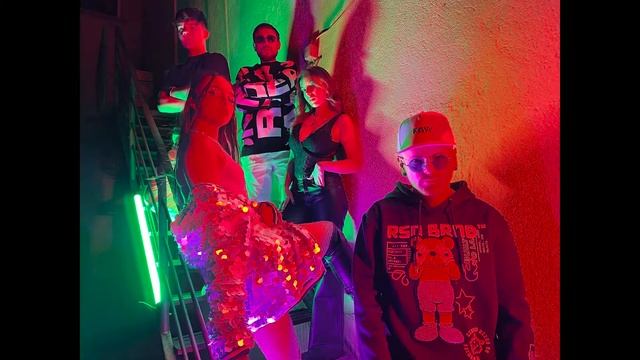 Cassette – Tell Me Why (Official Video) смотреть онлайн